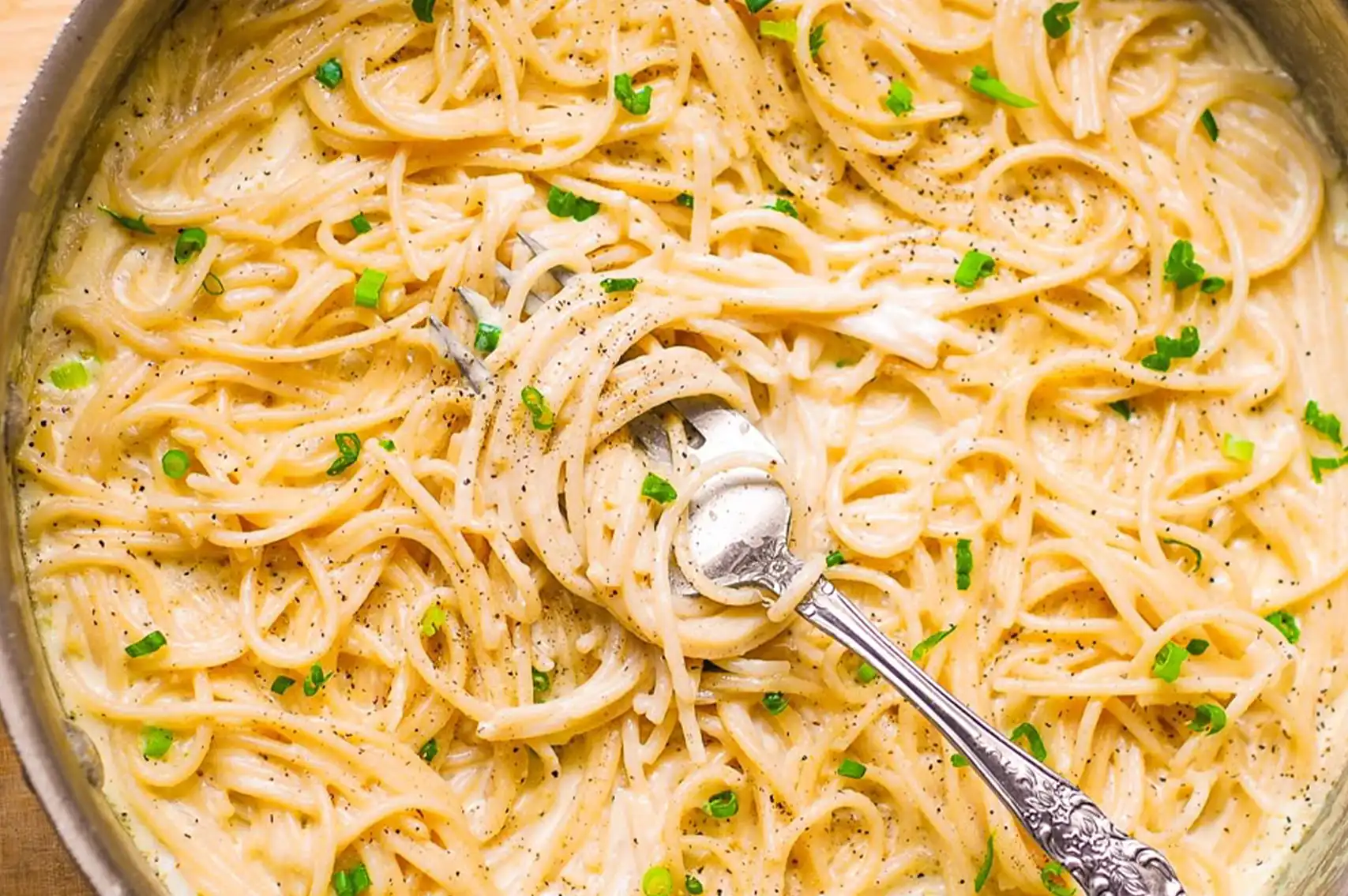 homemade creamy garlic sauce