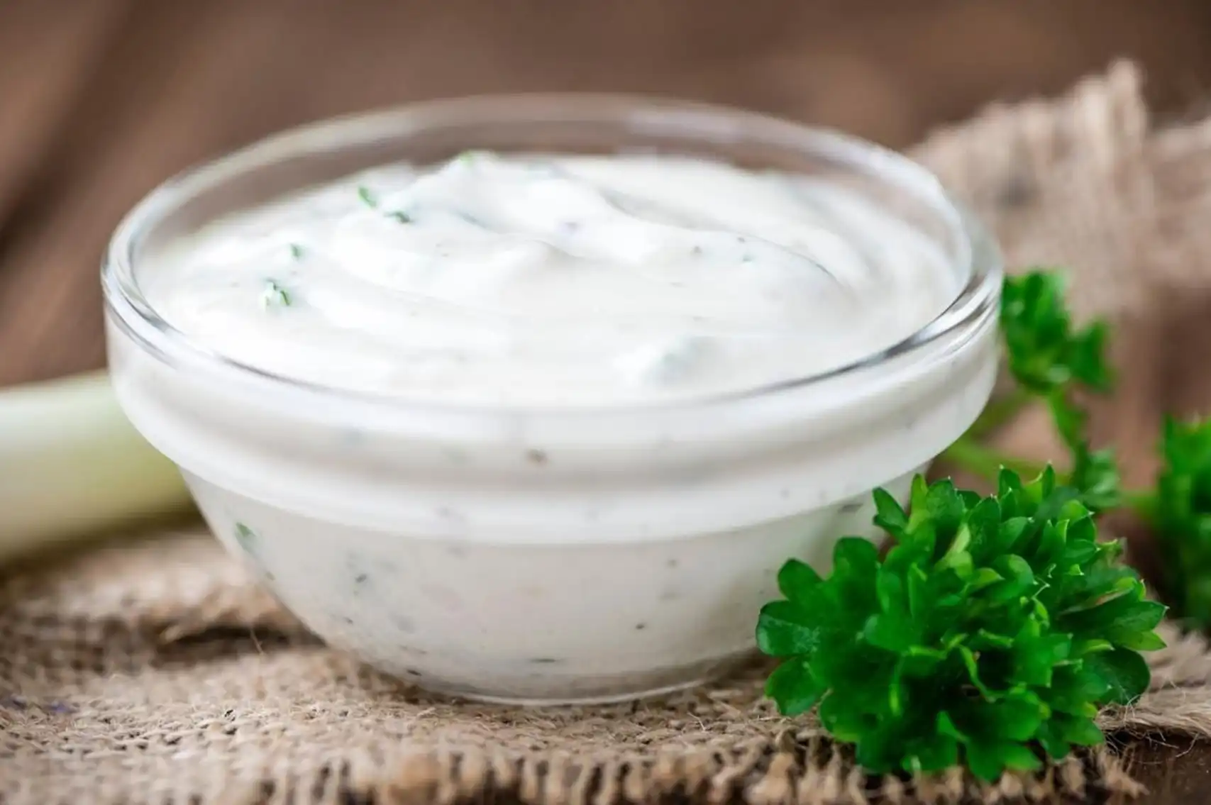 homemade creamy garlic sauce
