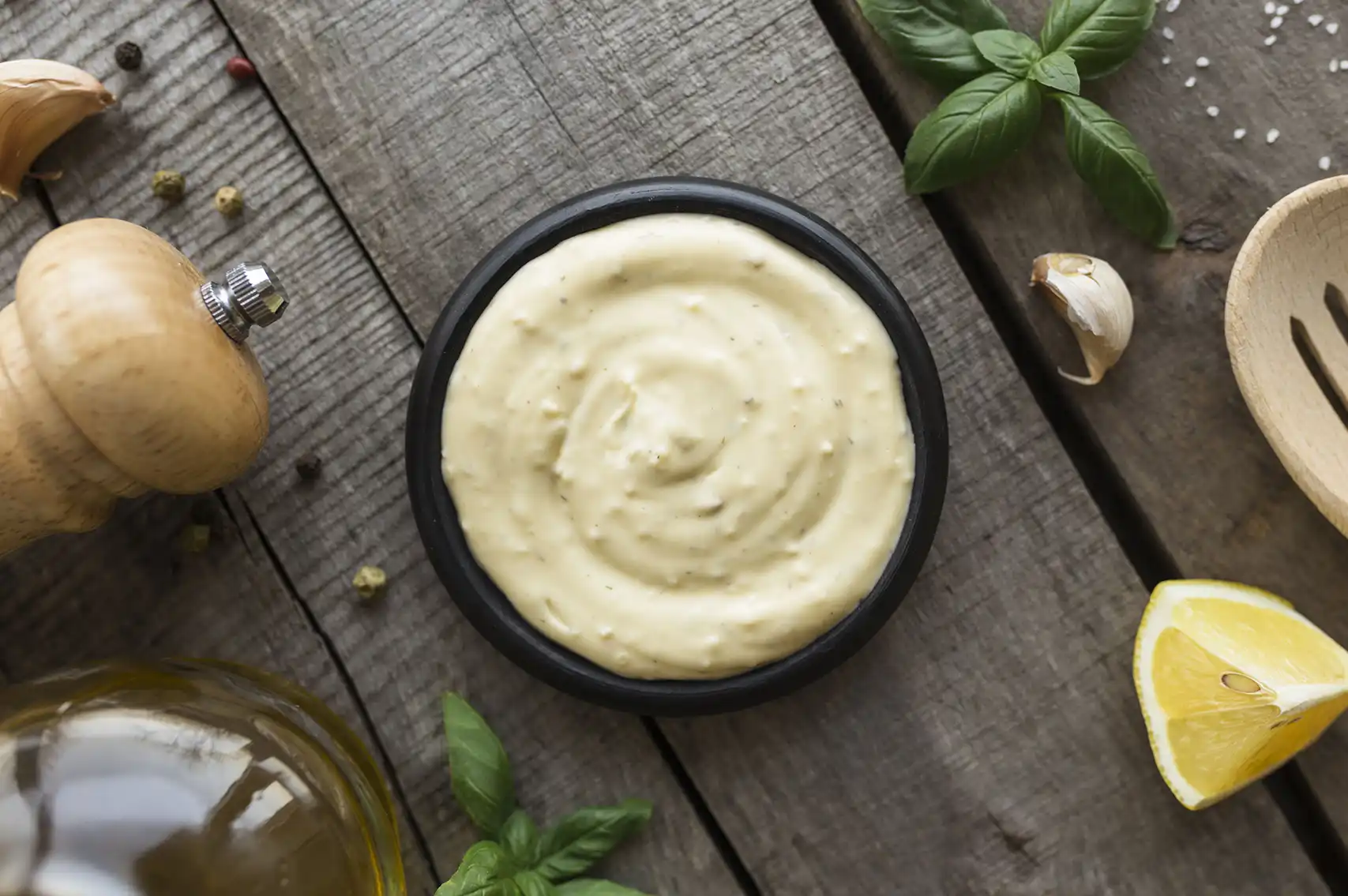 homemade creamy garlic sauce