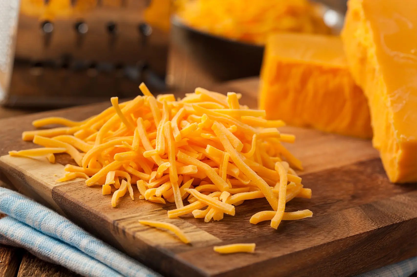 cheddar cheese vs mozzarella cheese