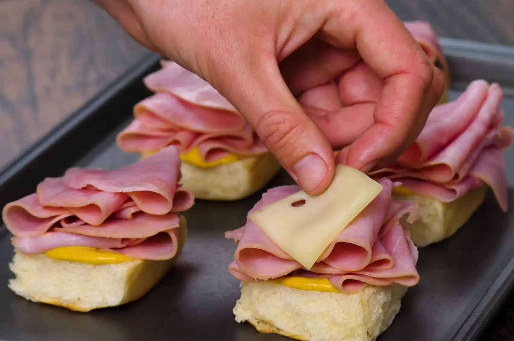 how to make ham and cheese sliders
