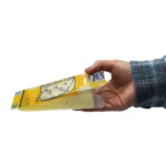 عکس پنیر امنتالر در دست