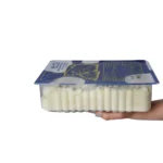 عکس پنیر پودری پارمسان در دست