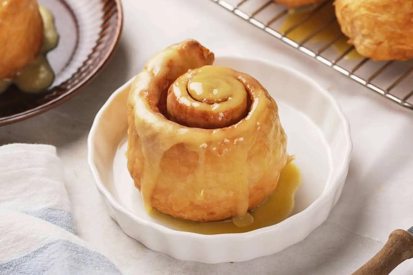 recipes with canned cinnamon rolls and cream cheese