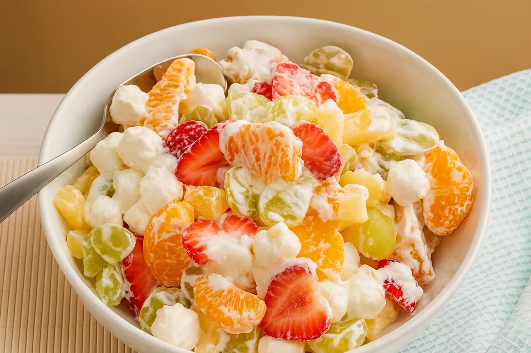 سالاد میوه با خامه