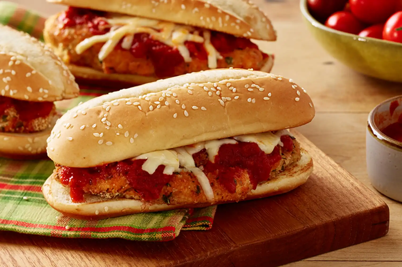 ساندویچ مرغ با پنیر پیتزا